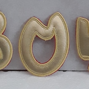 parche, escudo, B O Y, termoadhesivo, peltex, aspecto dorado, +-5,6 cm por letra