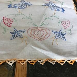 Hand Made Vintage &quot;LOVE BIRD&quot; Table Linnen