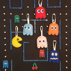 Felt Pac-Man & Ghosts, Set of 6 Mini Felt Stuffies, Pacman and 5 Ghosts, Blinky, Pinky, Inky, Clyde, Christmas Tree Ornament or Toy