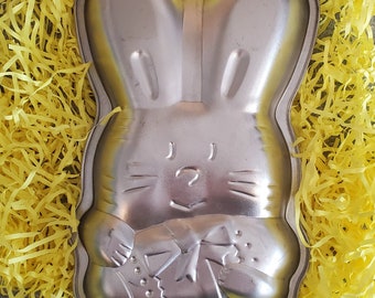 Vintage Bunny with Easter Egg Cake Pan