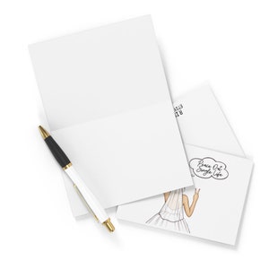 Pode incluir: Um cart&atilde;o branco com um desenho de uma mulher usando um v&eacute;u e levantando dois dedos em sinal de paz. A mulher est&aacute; em uma bolha de pensamento com o texto "Peace Out Single Life".