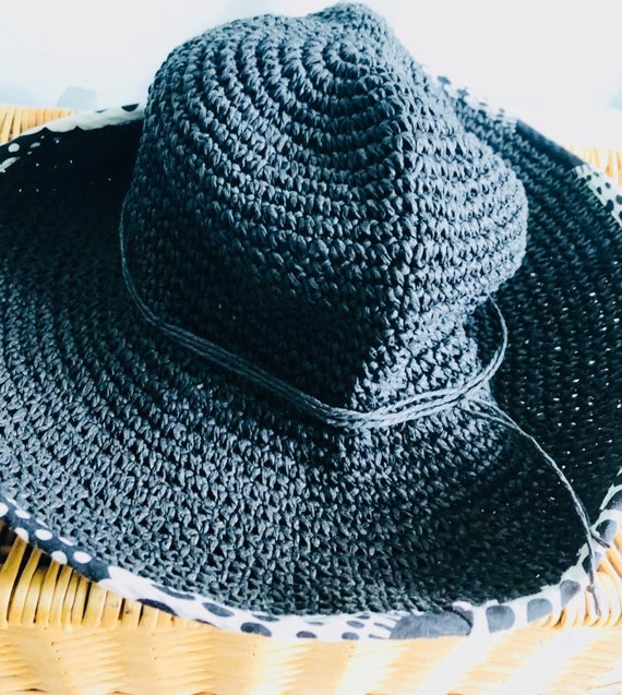 white floppy hat races