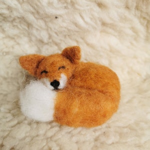 Sleepy Fox schlafender Fuchs gefilzt Bild 2