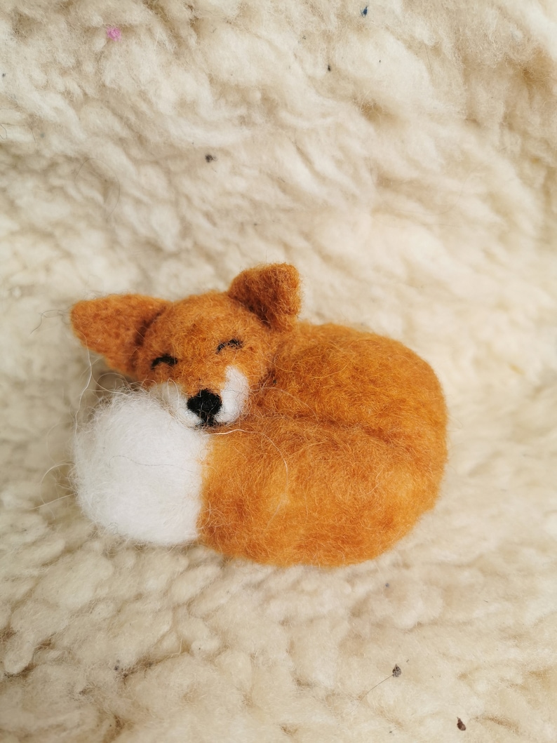 Sleepy Fox schlafender Fuchs gefilzt Bild 2