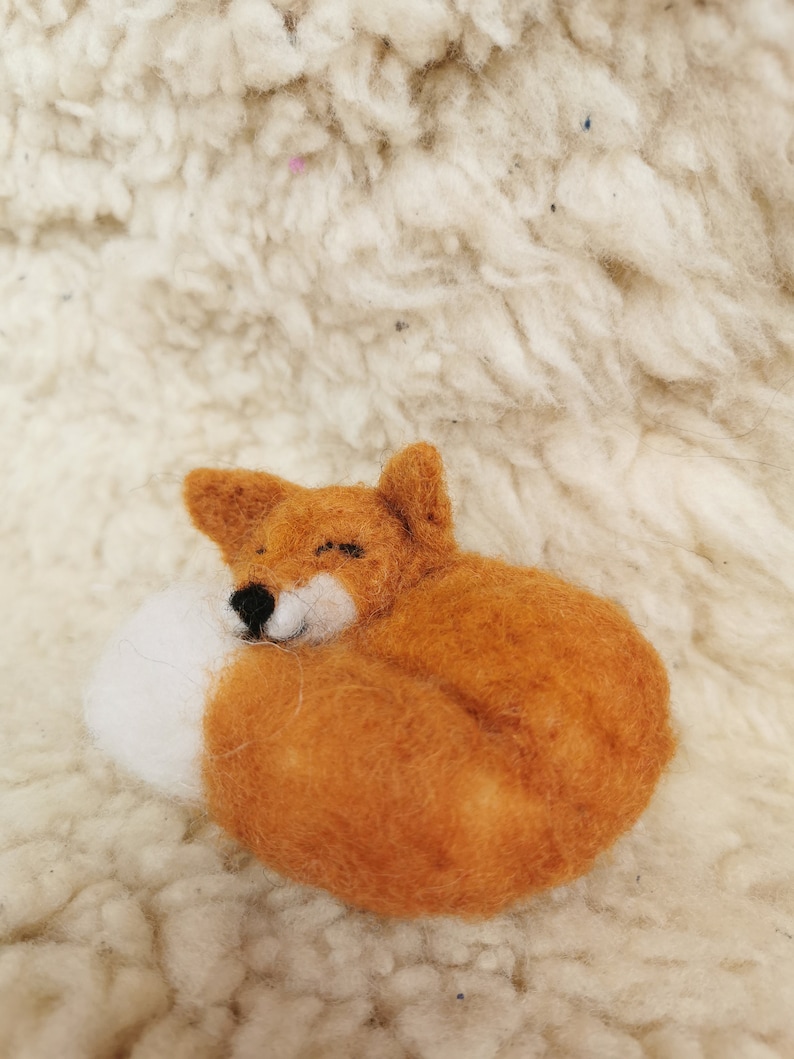 Sleepy Fox schlafender Fuchs gefilzt Bild 3
