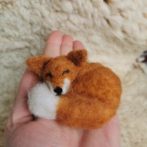 Sleepy Fox schlafender Fuchs gefilzt Bild 6
