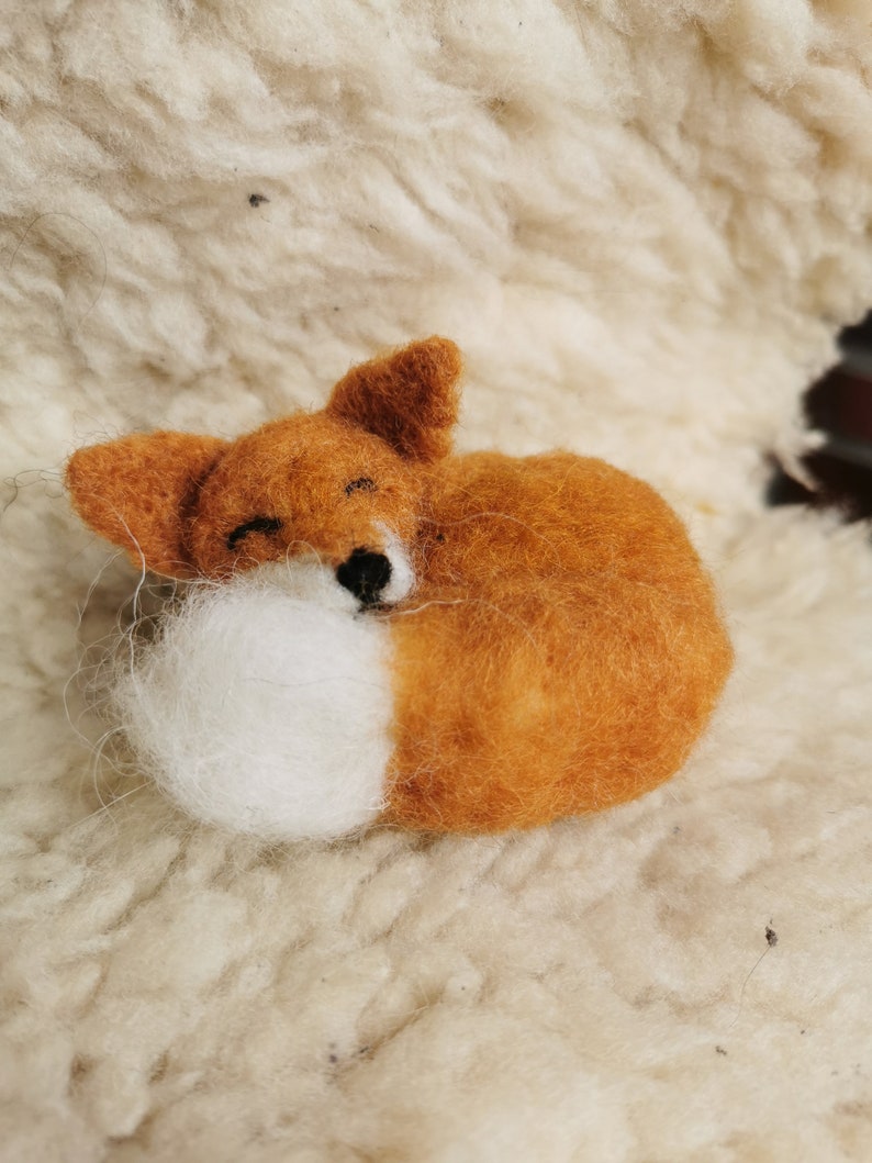 Sleepy Fox schlafender Fuchs gefilzt Bild 1