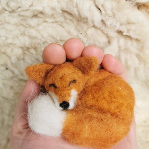 Sleepy Fox schlafender Fuchs gefilzt Bild 5