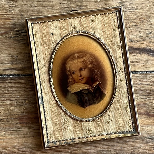 Cristalolée victorien | Ovale Petit Portrait d'Enfant | Impression albumine avec peinture à l’huile sur verre concave| vers 1890 France
