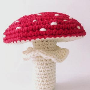 Toadstool mushroom amigurumi crochet pattern