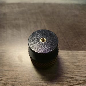 モノグラムのワードローブノブ。オーダーメイド。アンティークカラー。個性的な装飾。 画像 5