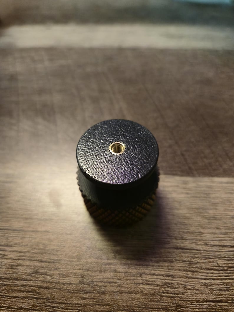 モノグラムのワードローブノブ。オーダーメイド。アンティークカラー。個性的な装飾。 画像 5