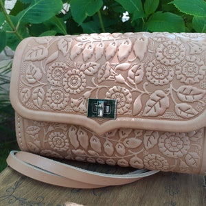 Bolsa de couro bege / Clutch de couro ecológico / Bolsa de ombro