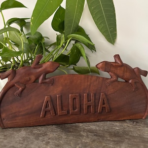 Hawaiian Hand Made Wall Hanging Decor Plaque Wood Carving Sign Gecko Lizard