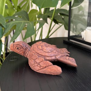 Hawaii Hand Made Home Decor Solid Wood Polynesian 6&quot; Turtle Engraved &quot;KAUAI&quot; Island Map