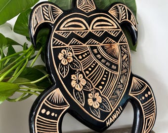 ハワイの手作りホームデコレーション 無垢材 ポリネシア風 12インチ 亀