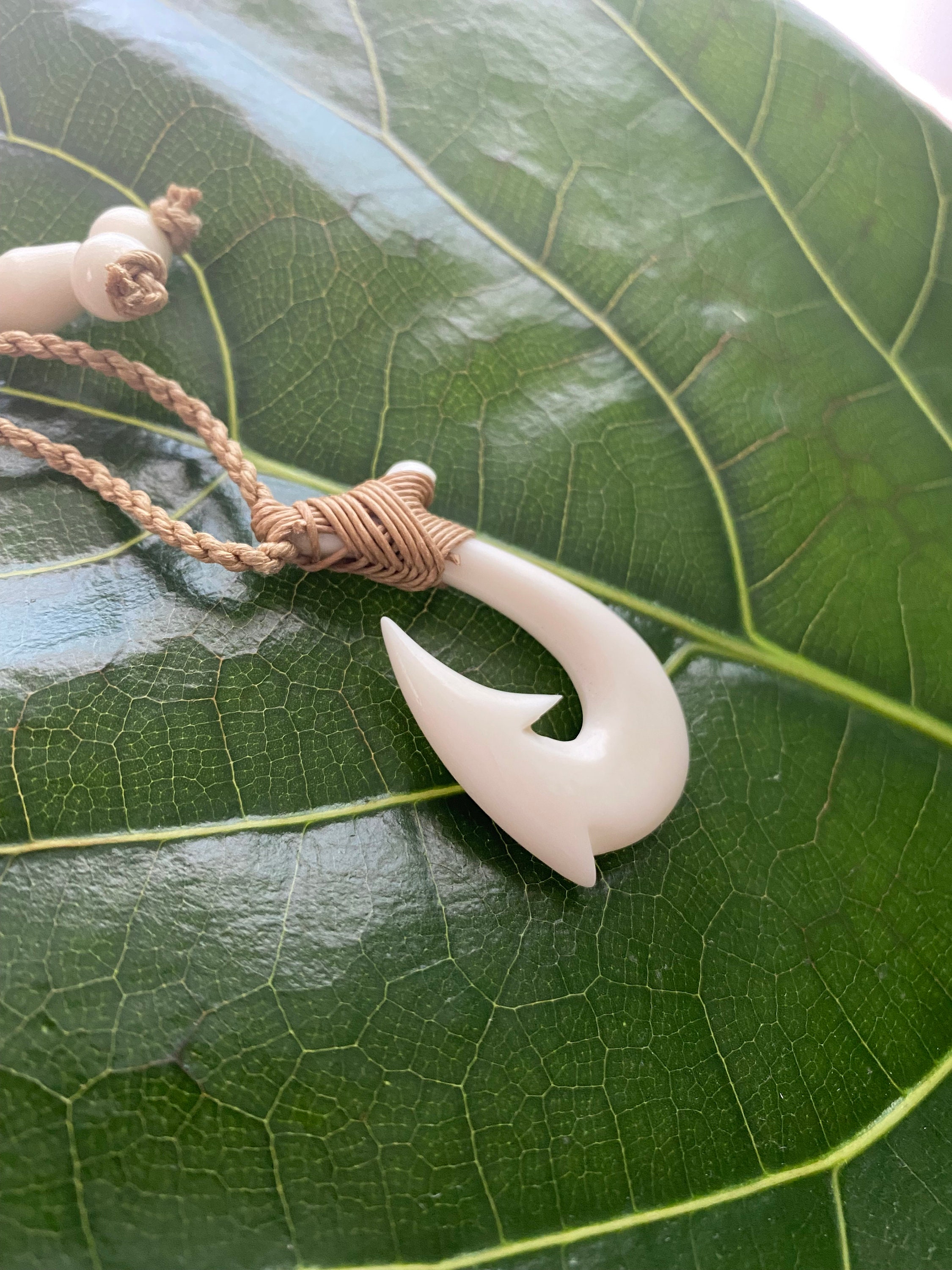 Ciondolo Maori Hei Matau In Osso Di Bufalo - Gioiello Hawaii Nuova Zelanda N 319801