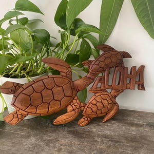 Hawaiian Hand Made Wall Hanging Decor Plaque Wood Carving Sign Turtle Honu Family &quot;Aloha&quot;