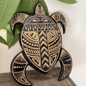 Hawaiian Hand Made Wall Hanging Decor Plaque Solid Carved Wood Turtle Honu Polynesian Tribal Design