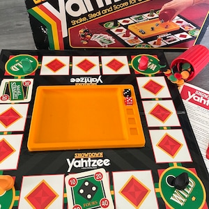 Vintage/ 1991/ Showdown/ Yahtzee/ Dice Game/ Milton Bradley/ Made in USA/ Good Condition