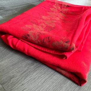 Vintage/ 57” x 86” /  Red/ Gold/ Pointsettas/ Christmas/ Table Cloth/ Very Good Condition
