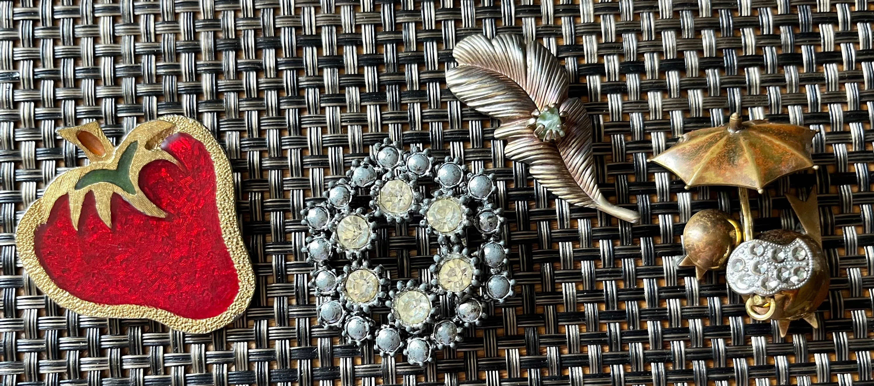 What Is The Difference Between A Brooch And A Pin