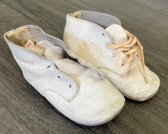 Vintage/ 1960s/ Stride Rite/ Size 4/ Baby/ Toddler/ Boys/ Lace Up/ White/ Leather/ Shoes/ Boots/ Used Vintage Condition