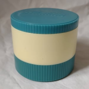 Vintage/ 1970&#39;s/ Aladdin/ Light Blue/ Hot or Cold/ Thermos Jar/ Holds 6oz./ Great Condition
