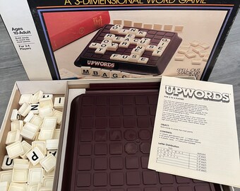 Vintage/ 1983/ UPWORDS/ Ein 3-dimensionales Wortspiel/ Milton Bradley/ Made in USA/ 4312/ Komplett/ Guter Zustand