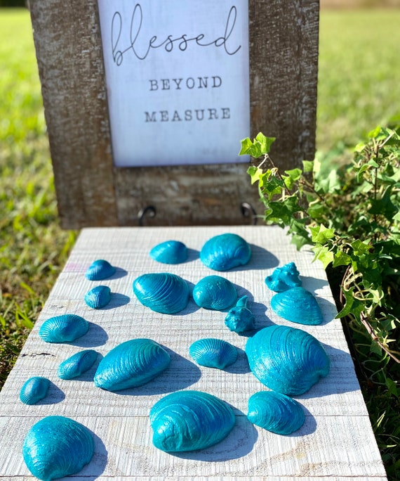 18 Hand-painted Authentic Seashells Beach Wedding or Mermaid Party 