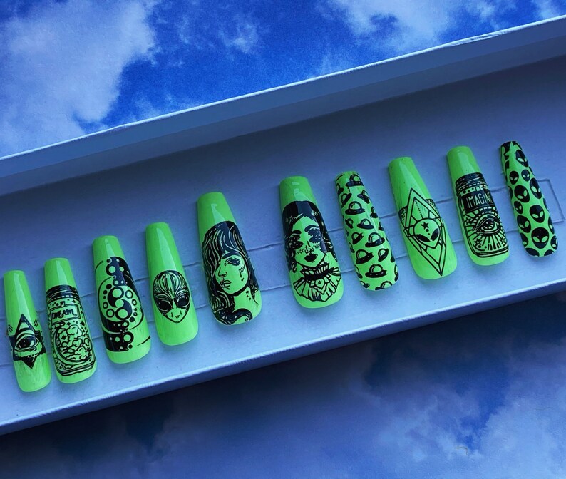 Aʅιҽɳɯαɾҽ Custom size/length press-on green neon alien ufo weird witchy unicorn nails mani manicure gift women reusable Halloween 