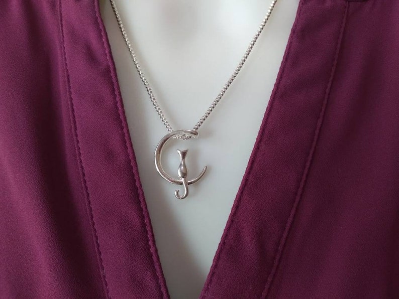 Cat on The Moon Necklace Cat Jewelry Cat Lovers Jewelry Minimalist Cat Jewelry Silver Cat Necklace Silver Cat On The Moon Pendant