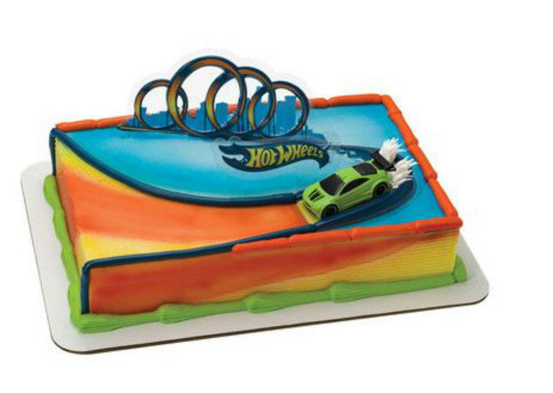 Hotwheels Cake for celebrate Noah's Birthday. #hotwheels