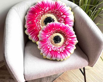 デイジー型のクッション – ピンクの花びら、ラベンダーの花