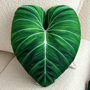 Philodendron Gloriosum pillow / gloriosum pillow / plant pillow / plant lover gift / plant decoration / gloriosum cushion / urban jungle