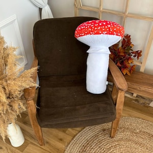 Mushroom shape cushion / Toadstool pillow / forest mushroom / forest decor / Woodland Aesthetic pillow / pilz kissen