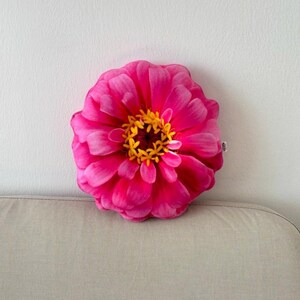 Throw pillow Zinnia flower