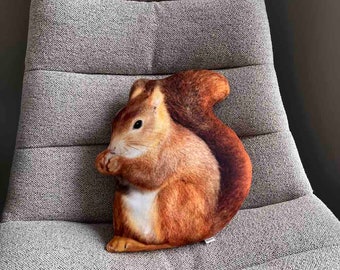 squirrel pillow / red squirrel / animal pillow / woodland decor / squirrel cushion / squirrel gift / Eichhörnchen / écureuil