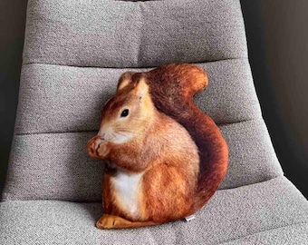 squirrel pillow / red squirrel / animal pillow / woodland decor / squirrel cushion / squirrel gift / Eichhörnchen / écureuil