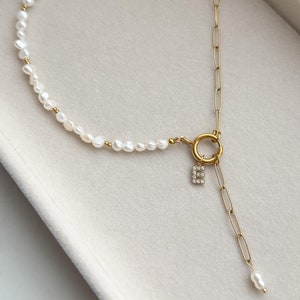 Tropfen Perle Initial Halskette, Buchstabe Halskette, personalisierte Halskette, Süßwasser Perle Halskette, Geschenk für sie