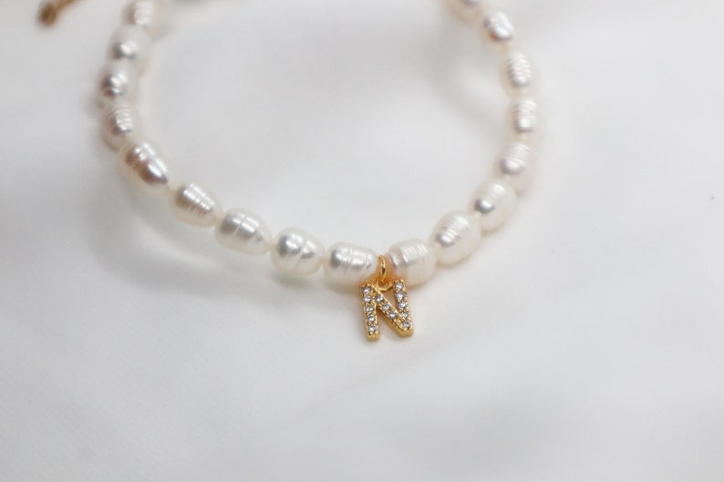 Süßwasserperlen Armband, personalisierte Armband, Initial Armband, stilvolle Armband, kleine Perlen Armband, Zirkonia Armband Bild 3