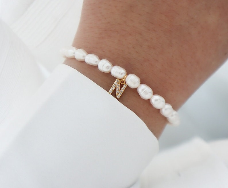 Süßwasserperlen Armband, personalisierte Armband, Initial Armband, stilvolle Armband, kleine Perlen Armband, Zirkonia Armband Bild 1