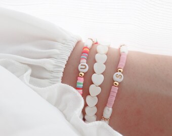 Bracelet de perles Heishi personnalisé : Bracelet initial de perles d&#39;eau douce