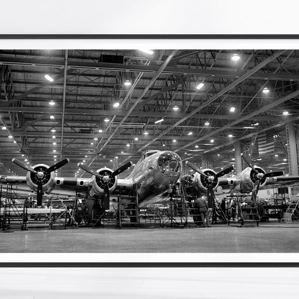 Vintage Plane Print, Vintage WW2 Poster, Airplane Wall Art, Aviation Wall Art, Plane Poster, Airforce Art, World War 2 Print, WW2 Gift, B-17