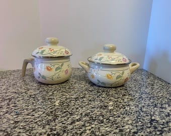 Ollas de esmalte vintage ASTA con tapa, decoración de cocina estilo cottagecore floral