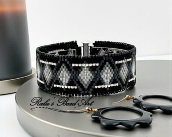 Peyote Bracelet Pattern – Black Gray Geometric Design (Digital Download)