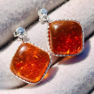 Clous d'oreilles en ambre de Pologne avec pierres précieuses pour un usage quotidien, boucle d'oreille en argent sterling faite main, boucle d'oreille à fond vissé de 3 cm de long