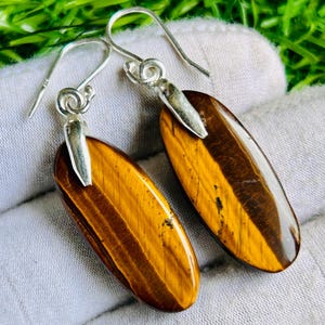 Boucle d'oreille en argent 925 oeil de tigre, boucle d'oreille faite main, boucle d'oreille en fil de fer artisanal de 5 cm de long, boucle d'oreille cabochon oeil de tigre jaune''