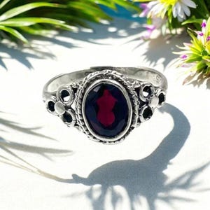 Bague minimaliste en grenat : anneau en argent sterling 925, bijou délicat