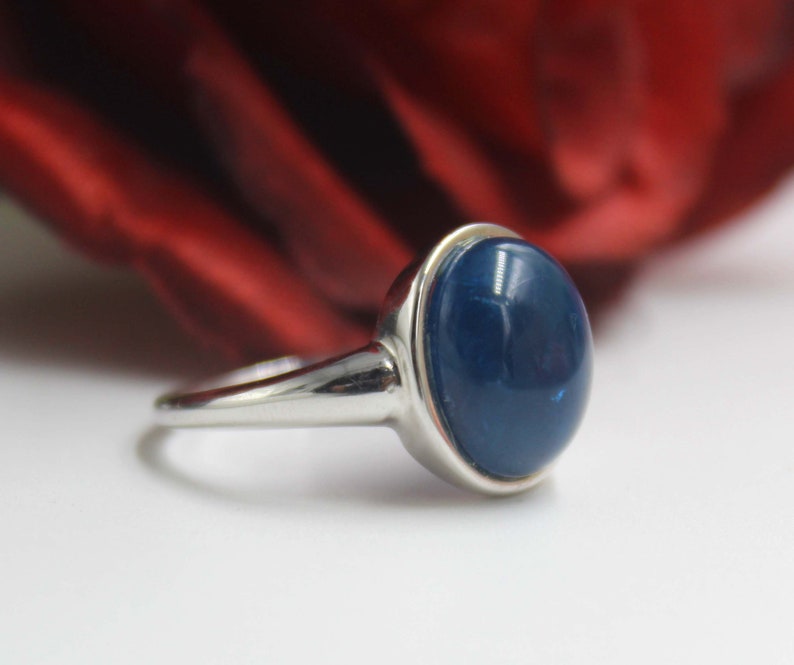 Simple Ring 3.27 Gram Natural Kyanite 10x12mm Cabochon 92.5 Sterling Silver Kyanite Ring Size 7.5 US